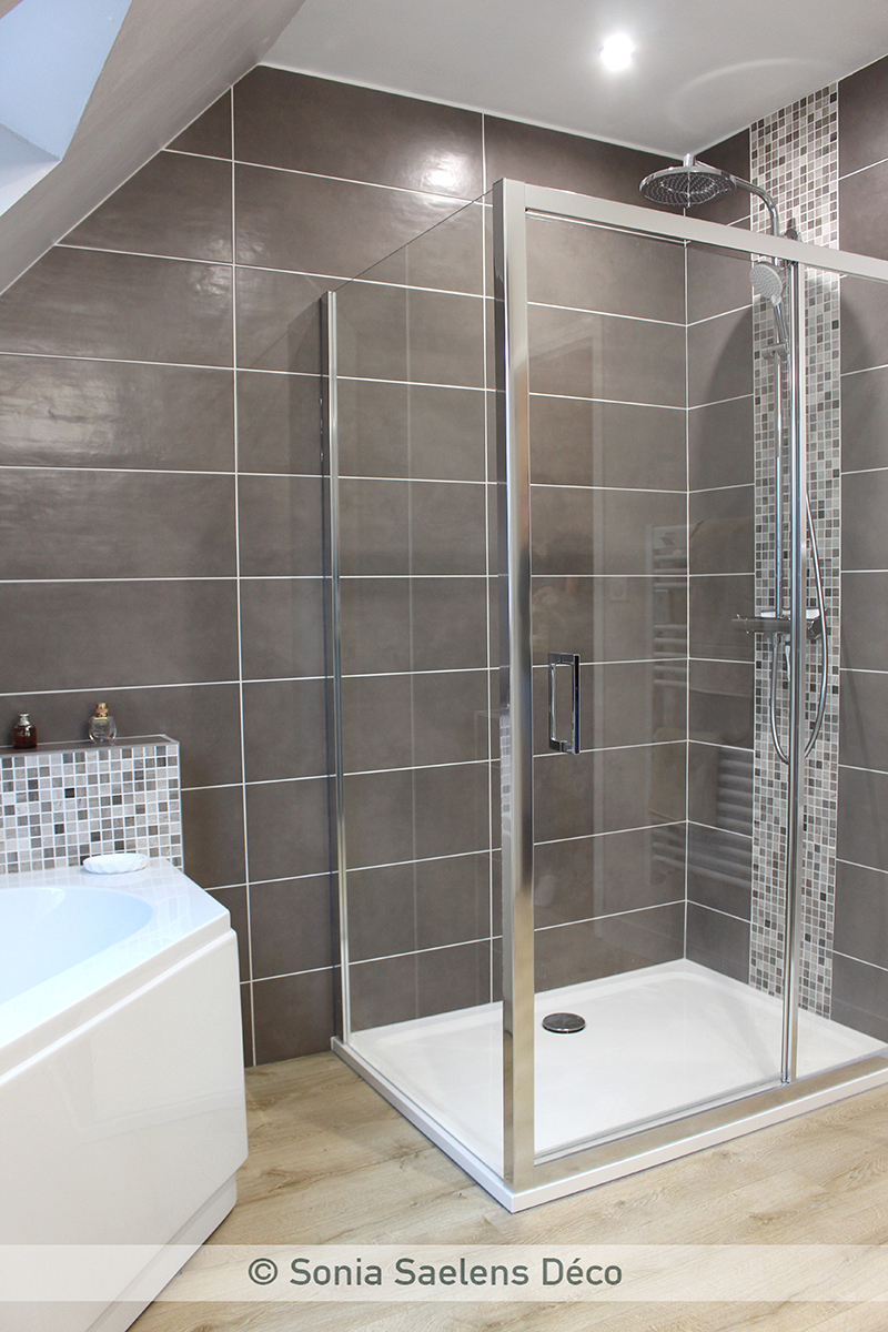 Comment aménager une salle de bain moderne et chaleureuse