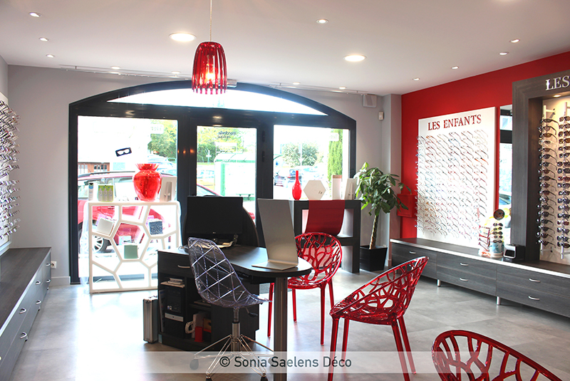 Relooker un magasin d'optique dans un style chic et moderne