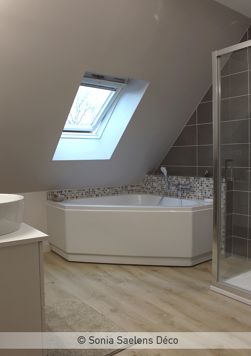 Comment aménager une salle de bain moderne et chaleureuse