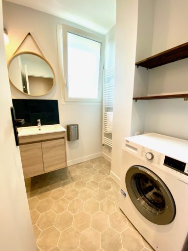 Aménagement d'une salle de bain moderne
