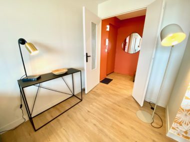 Aménagement d'un appartement Airbnb coloré et lumineux