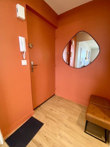 Aménagement d'un appartement Airbnb coloré et lumineux